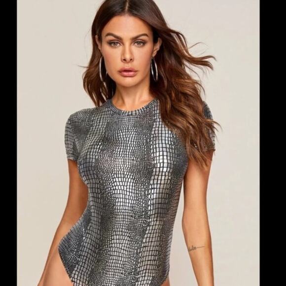 SHEIN METALLIC BLACK CROCODILE EMBOSSED SHORT SLEEVE BODYSUIT WOMEN XL NO TAGS - Picture 1 of 7